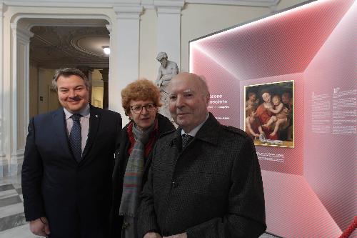 L'assessore regionale alla Cultura, Tiziana Gibelli, all'inaugurazione della mostra "Un tesoro sconosciuto in un Palazzo da scoprire" assieme al consigliere regionale, Diego Bernardis (a sx) e  il direttore dei Musei diocesani e gallerie del Tiepolo di Udine, Giuseppe Bergamini (a dx) - Trieste, 3 dicembre 2018 